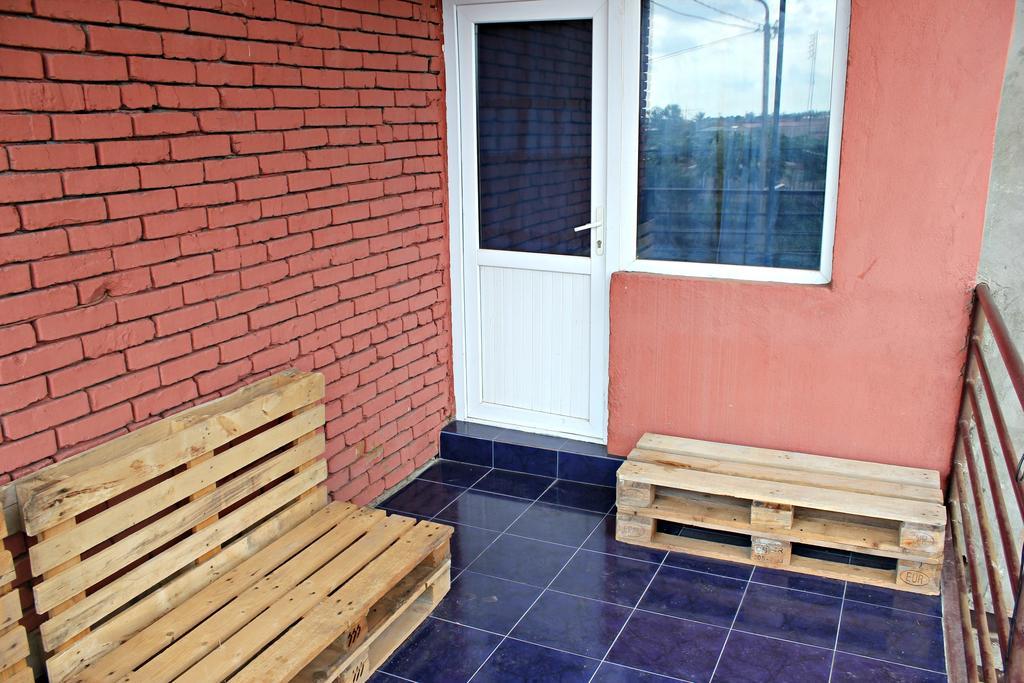 Hostel Bude Koetaisi Kamer foto